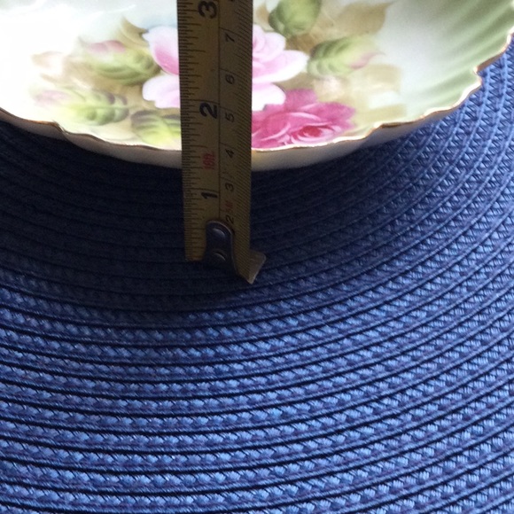 🌿Vintage Hand Painted Dish🌿 - Picture 5 of 7